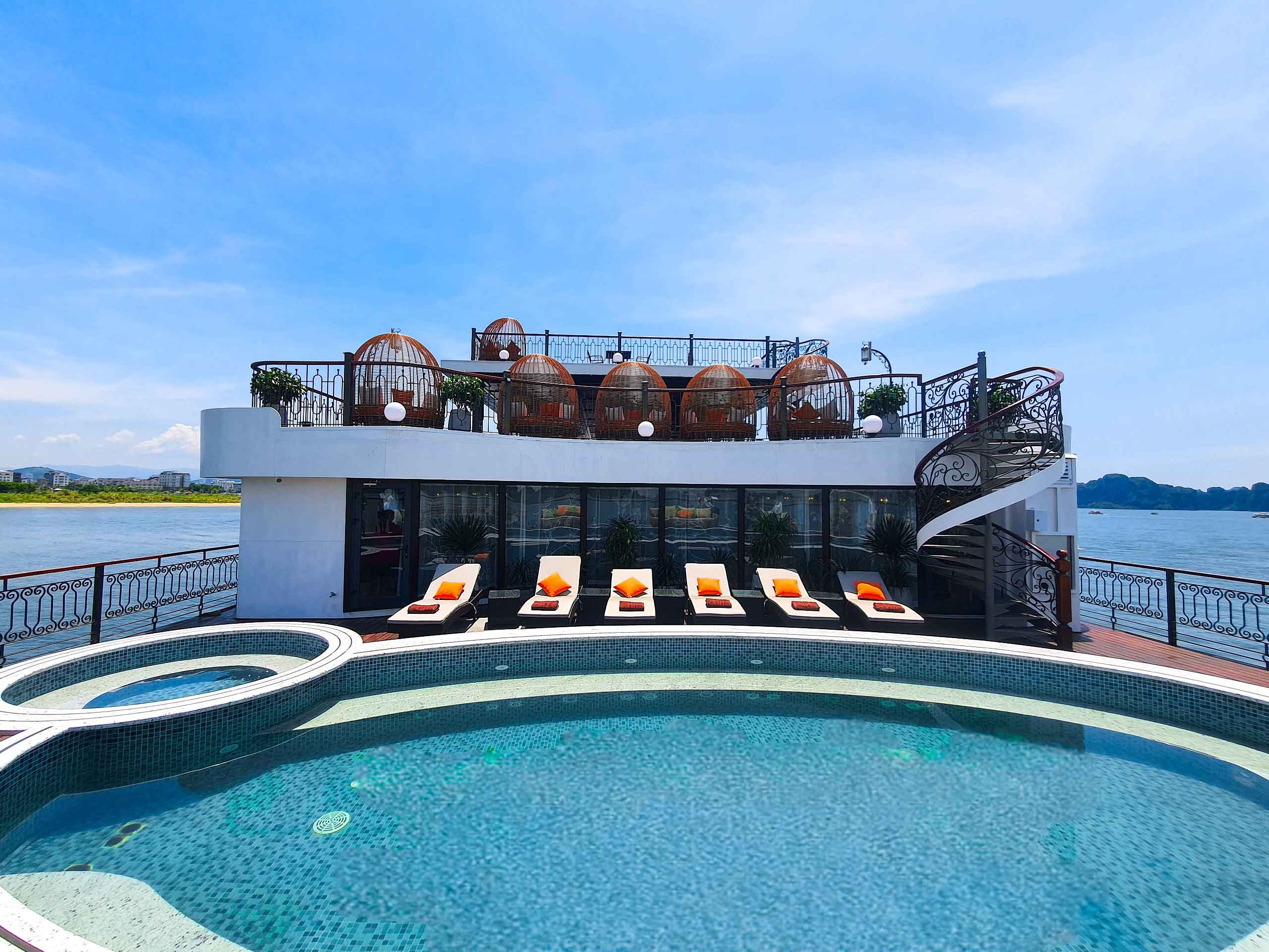 Du thuyền Indochine Premium Ha Long Bay 2 ngày 1 đêm