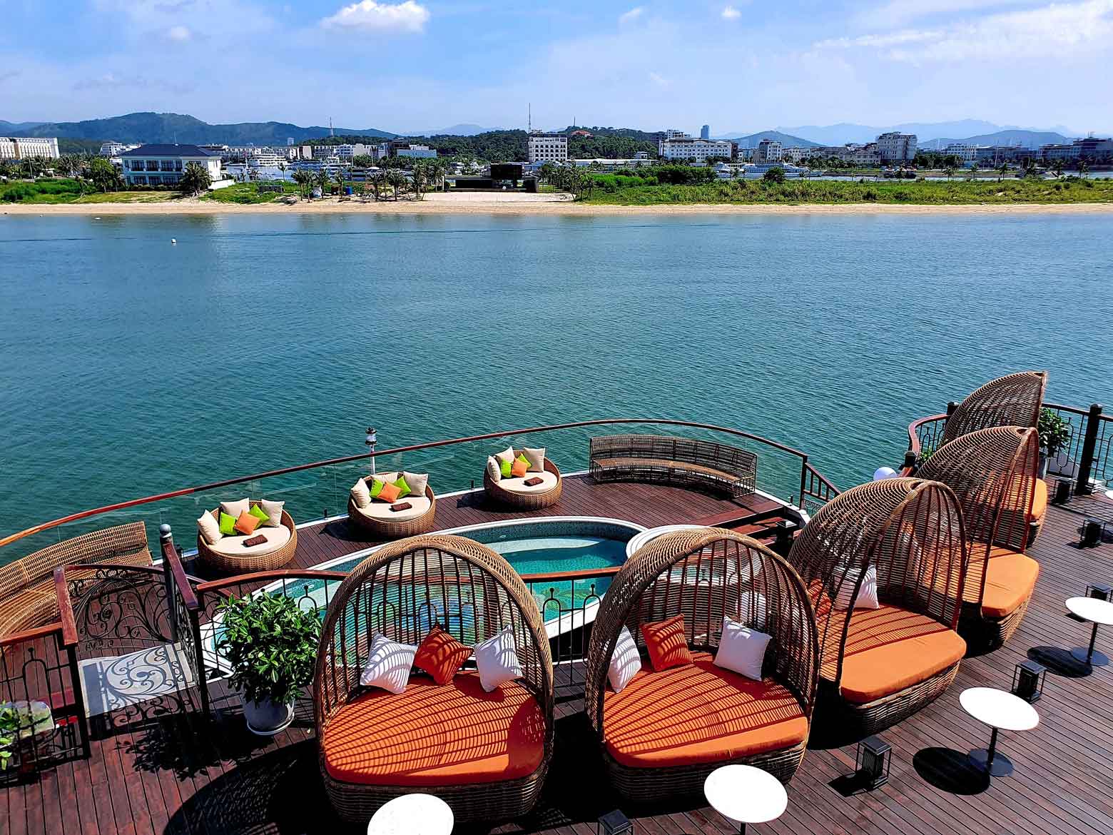 Du thuyền Indochine Premium Ha Long Bay 2 ngày 1 đêm