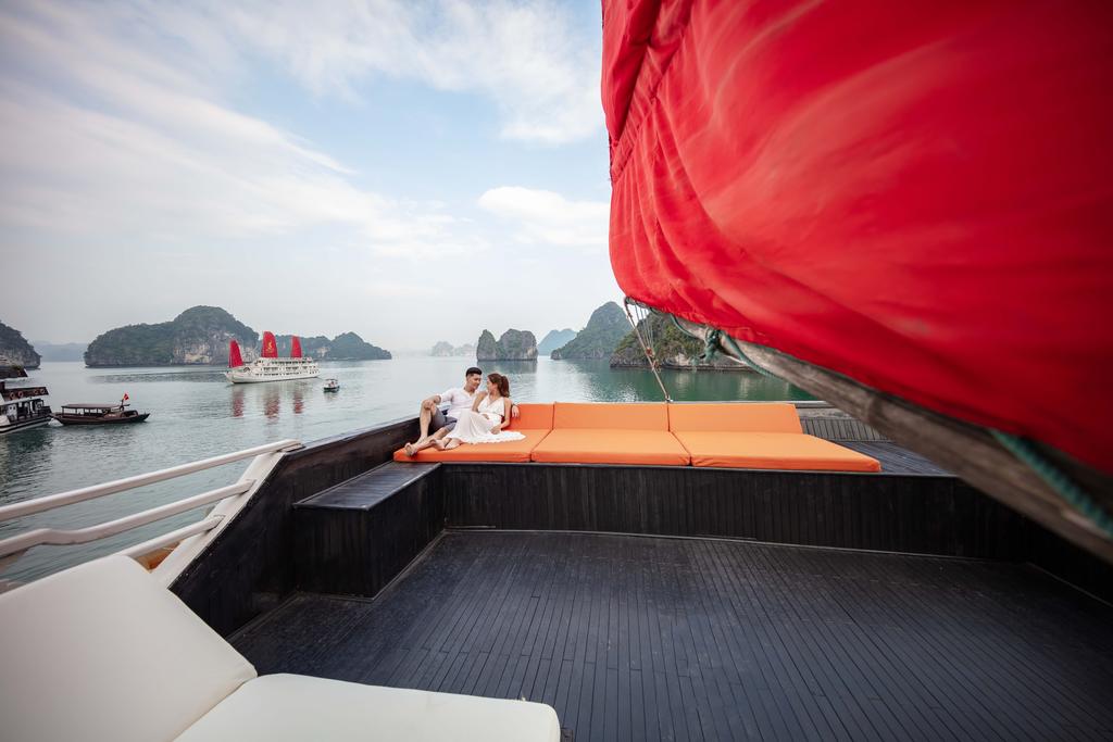 Du thuyền Hạ Long Syrena Cruises 2 ngày 1 đêm