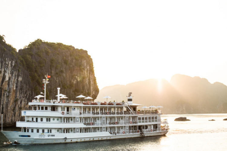 Du Thuyền Âu Cơ 5 Sao 2 Ngày 1 Đêm