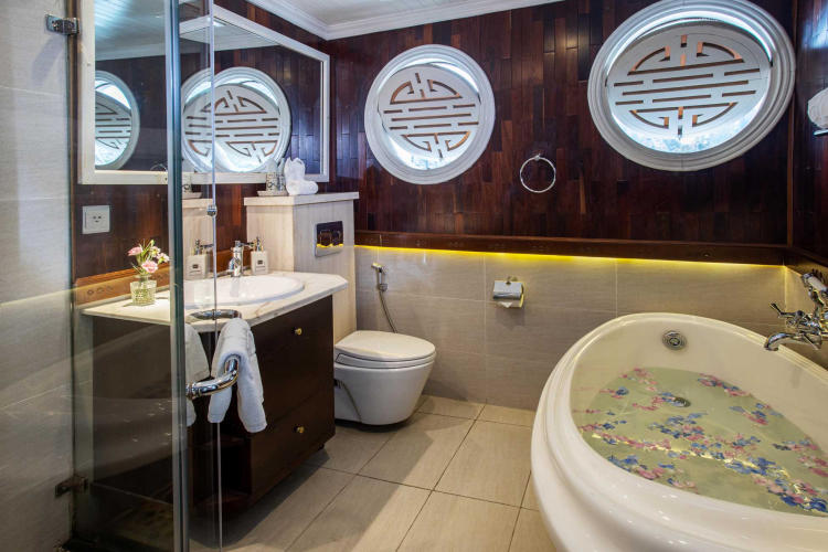 Du Thuyền Âu Cơ 5 Sao 2 Ngày 1 Đêm