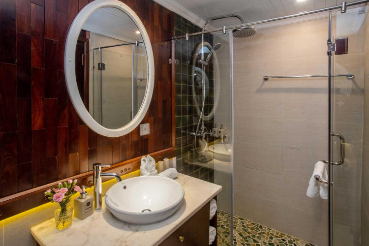 Du Thuyền Âu Cơ 5 Sao 2 Ngày 1 Đêm