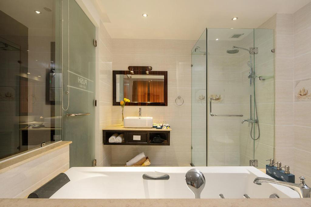 The Sailing bay Beach Resort Mũi Né