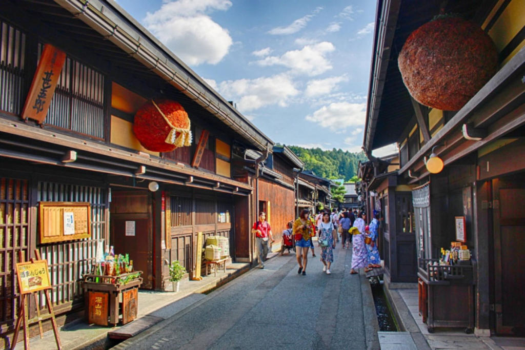 Tour Nhật Bản Mùa Thu: Cung Đường Làng Cổ Shirakawago