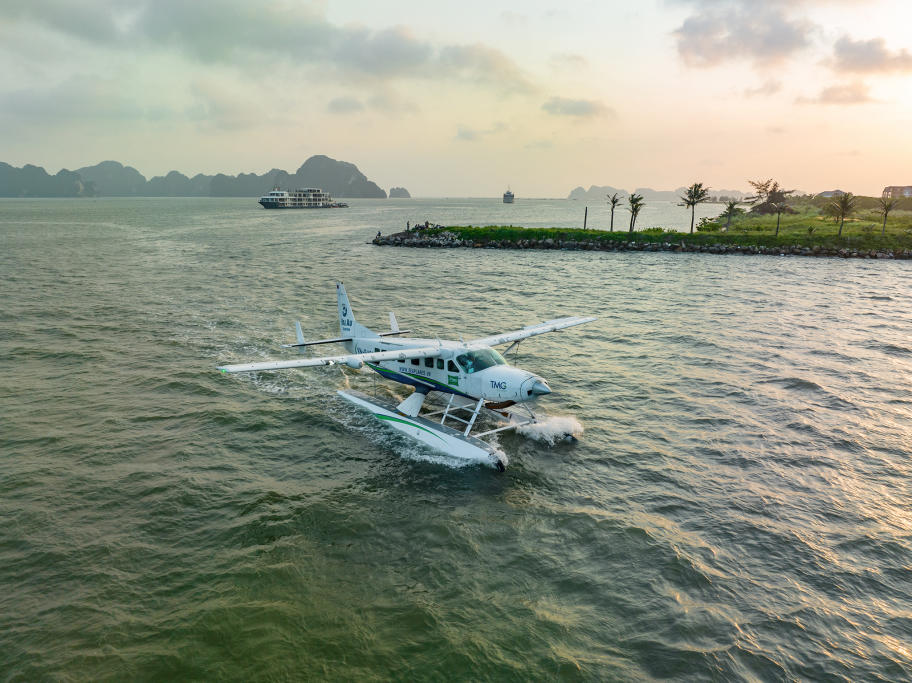 Combo thủy phi cơ Hạ Long + Du thuyền Hạ Long 5 sao