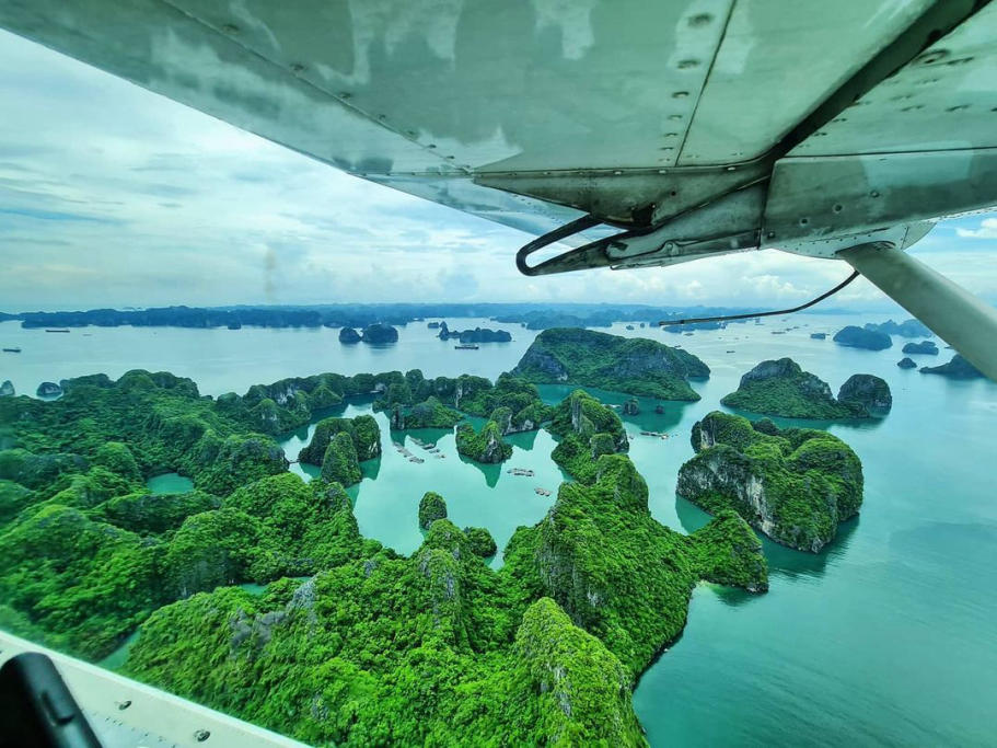 Combo thủy phi cơ Hạ Long + Du thuyền Hạ Long 5 sao