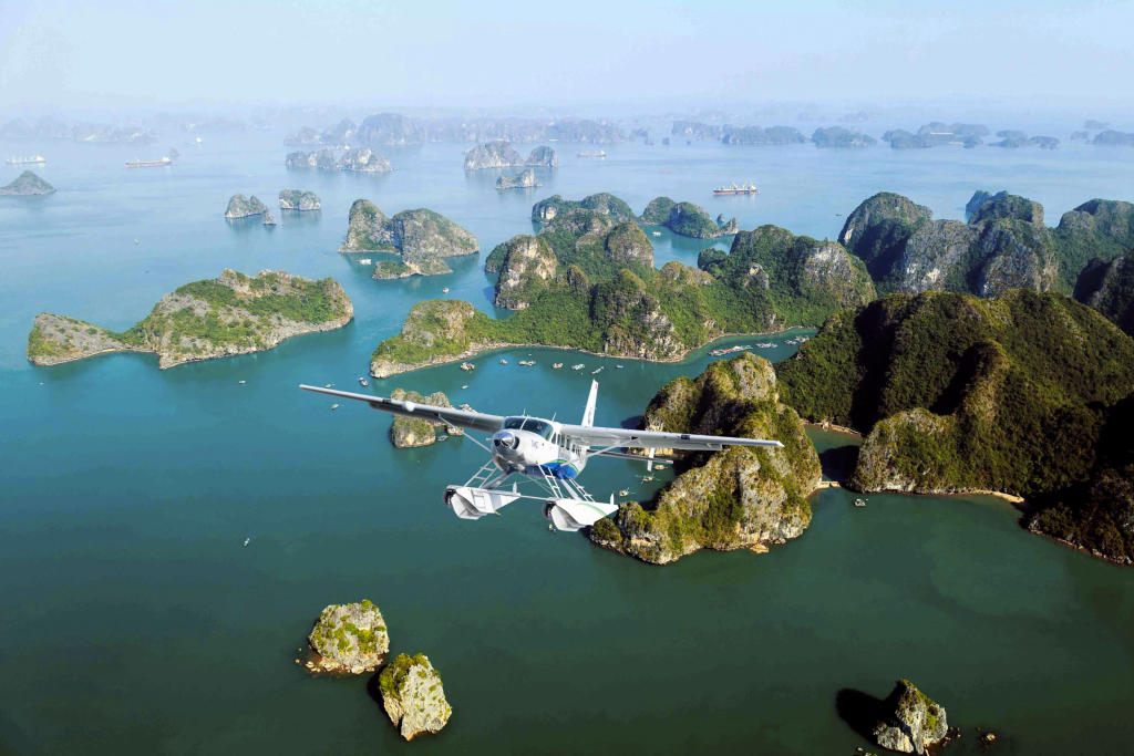 Thủy Phi Cơ ngắm cảnh Vịnh Hạ Long