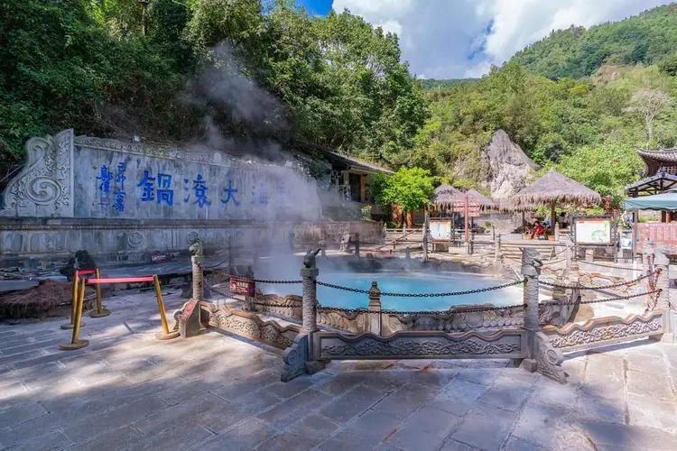 Tour Côn Minh – Đằng Xung – Làng Ngân Hạnh 5N5Đ No Shopping