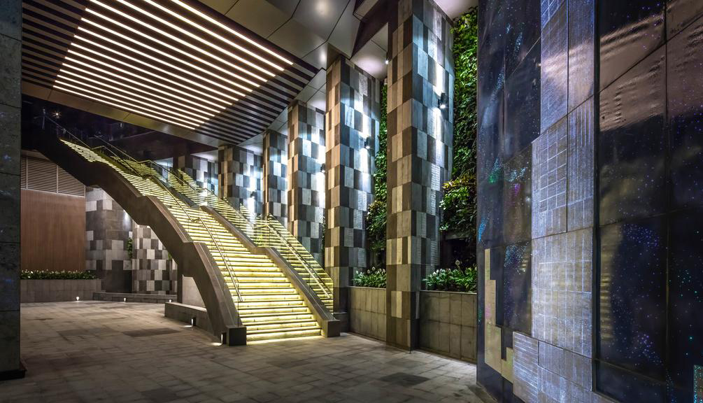 Vinpearl Landmark 81 Autograph Collection