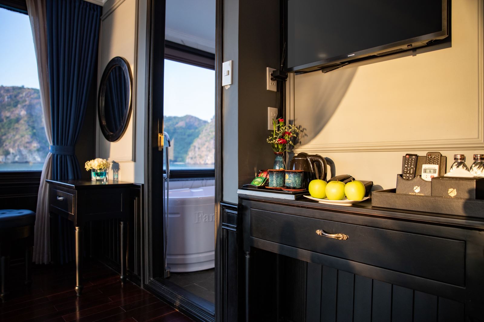 Du thuyền Rosy Cruise 2 Ngày 1 Đêm