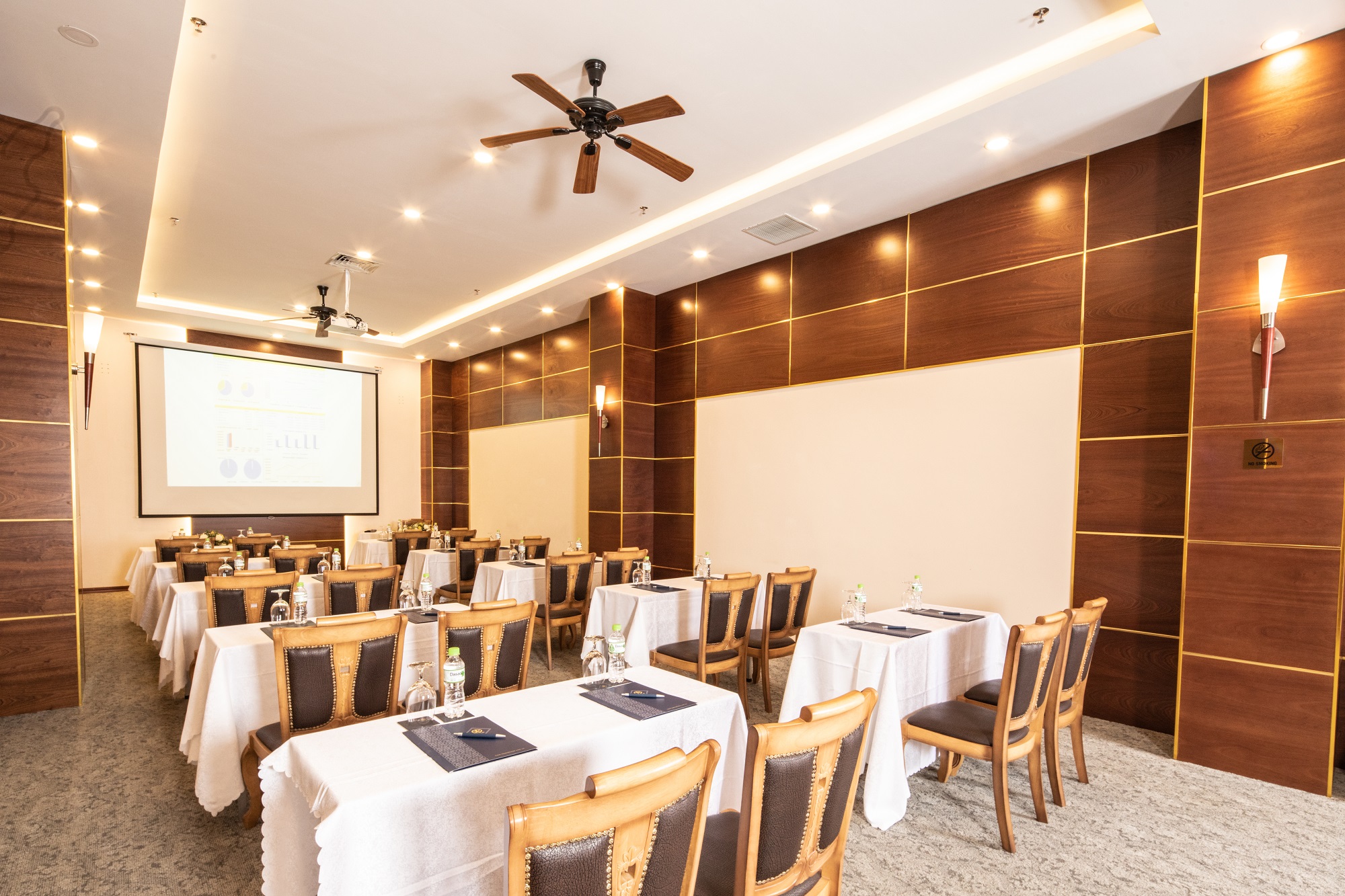 Khách sạn Ladalat Hotel