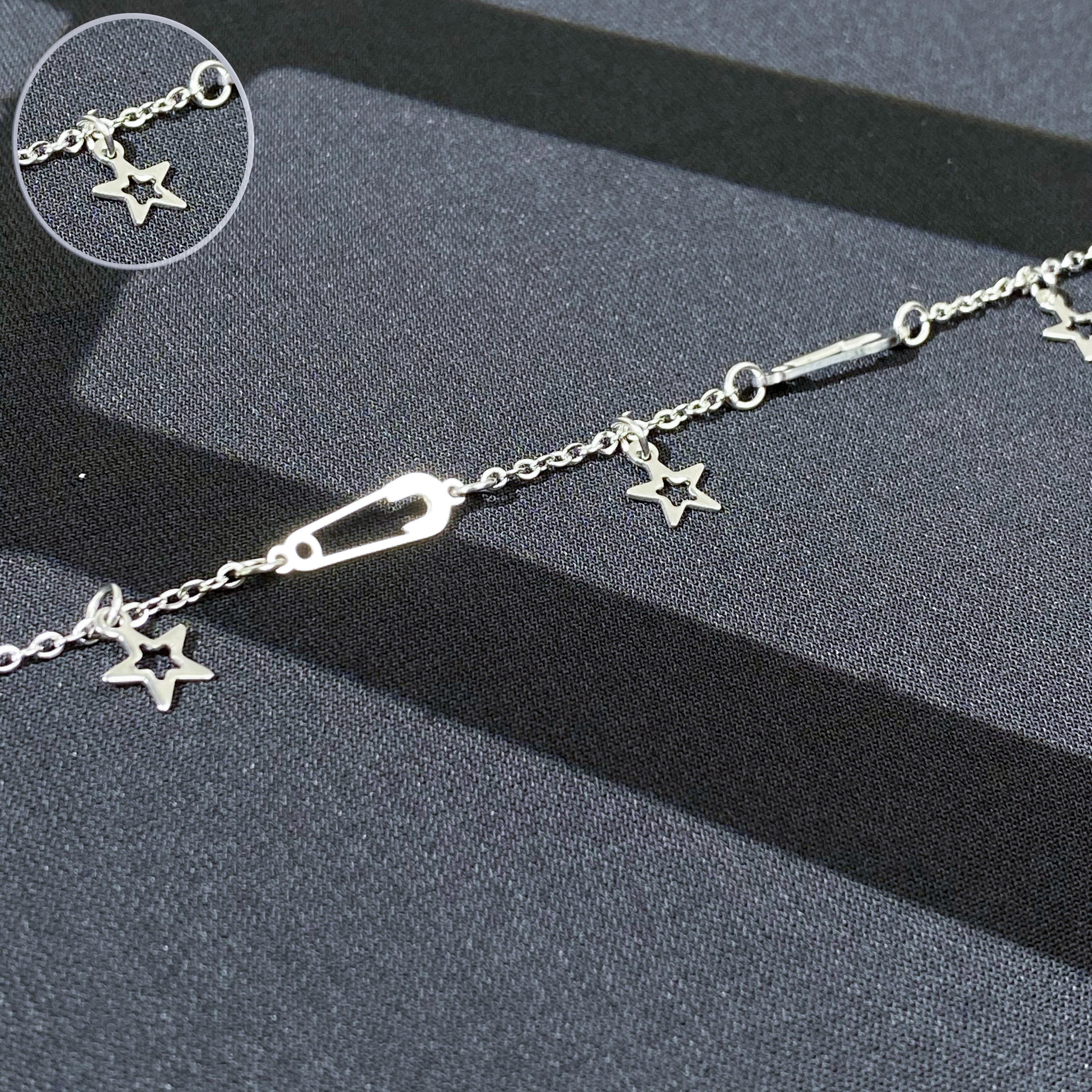 Lăc chân safety pin bầu trời đầy sao V2 Titanium không đen rỉ-   Titan trang sức chính hãng