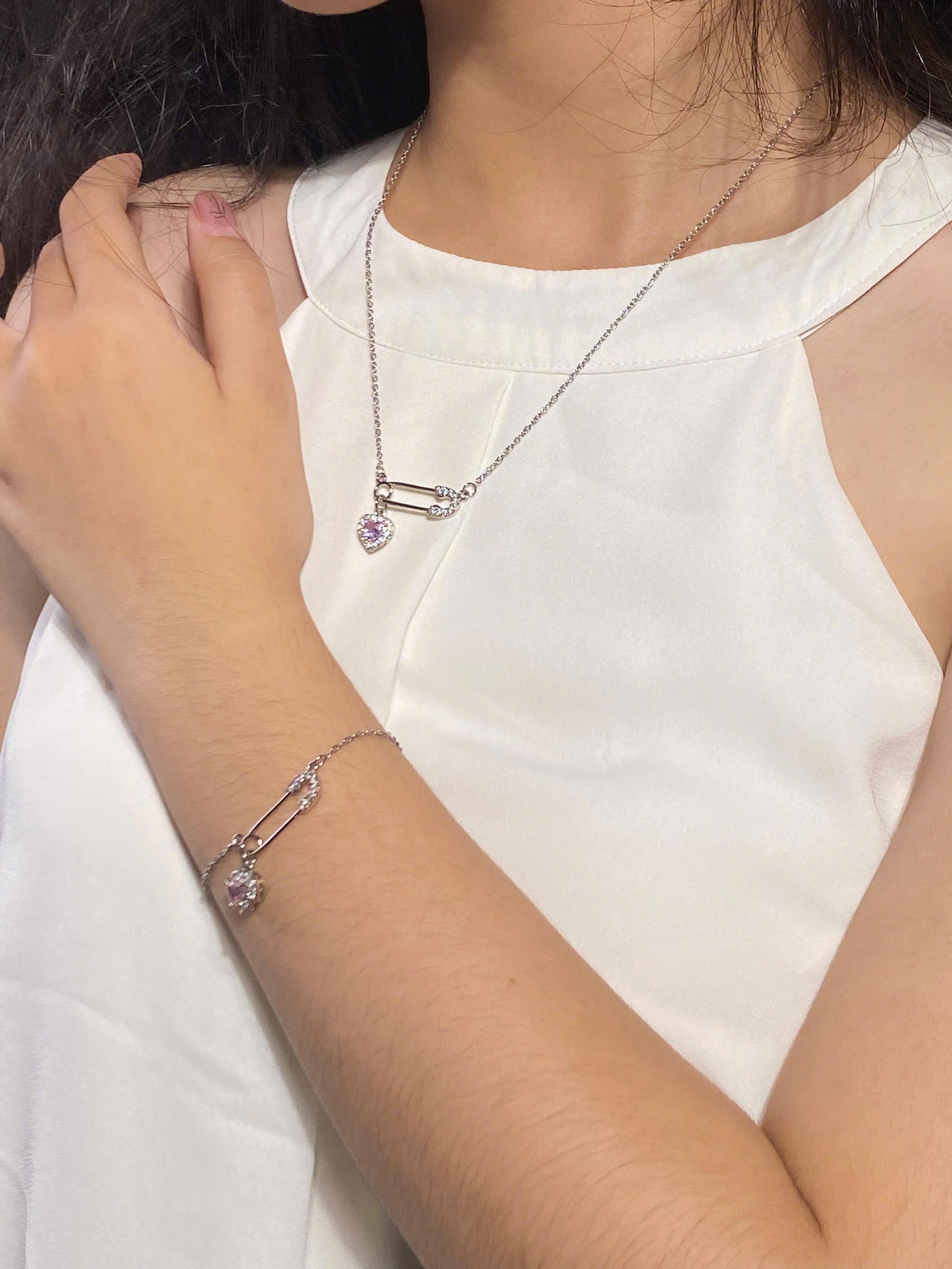 Vòng tay safety pin đính đá trái tim lấp lánh - Đọc mô tả
