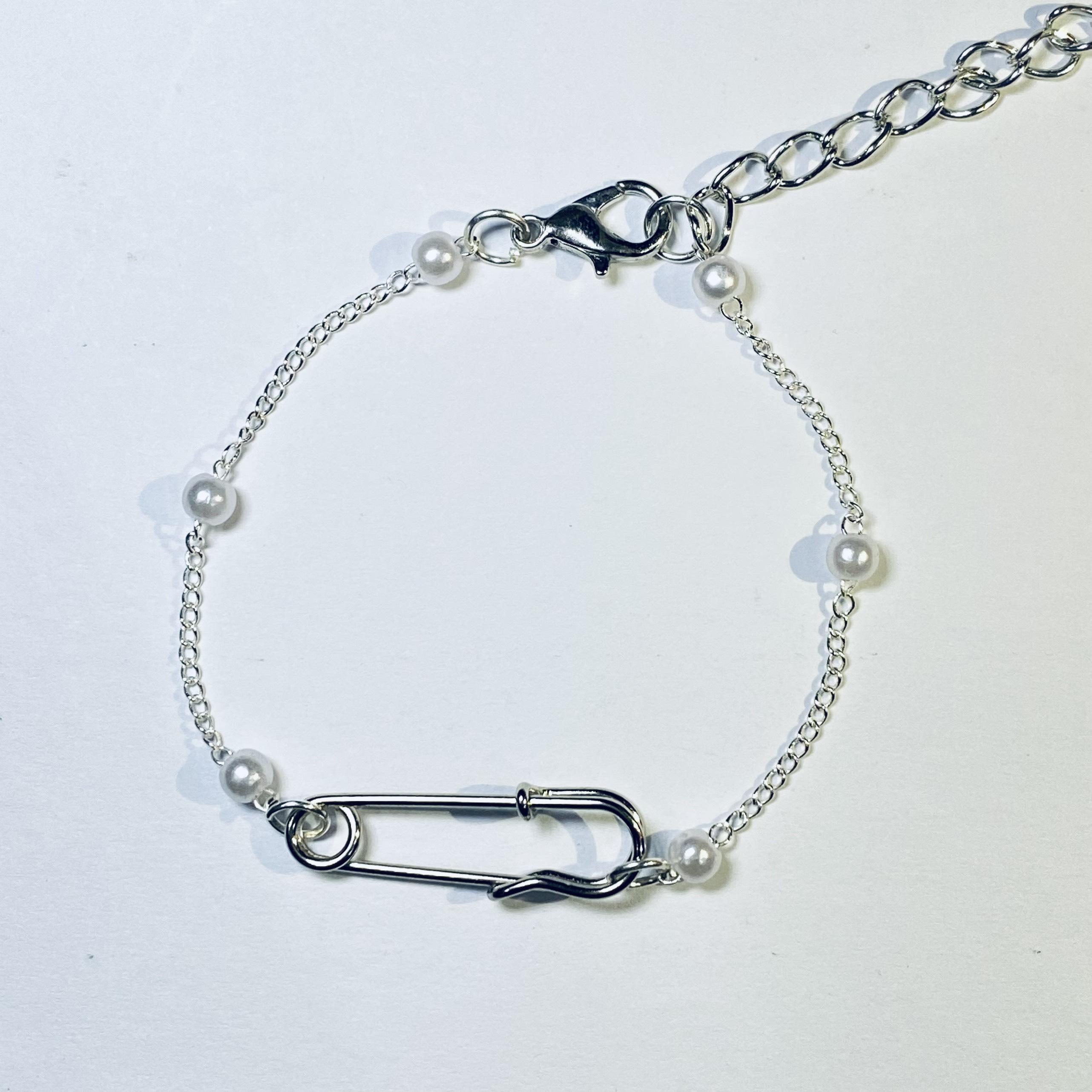 Vòng Tay Safety Pin Xinh Iu Mạ Bạc S925 Bền Màu - Vòng tay ghim băng