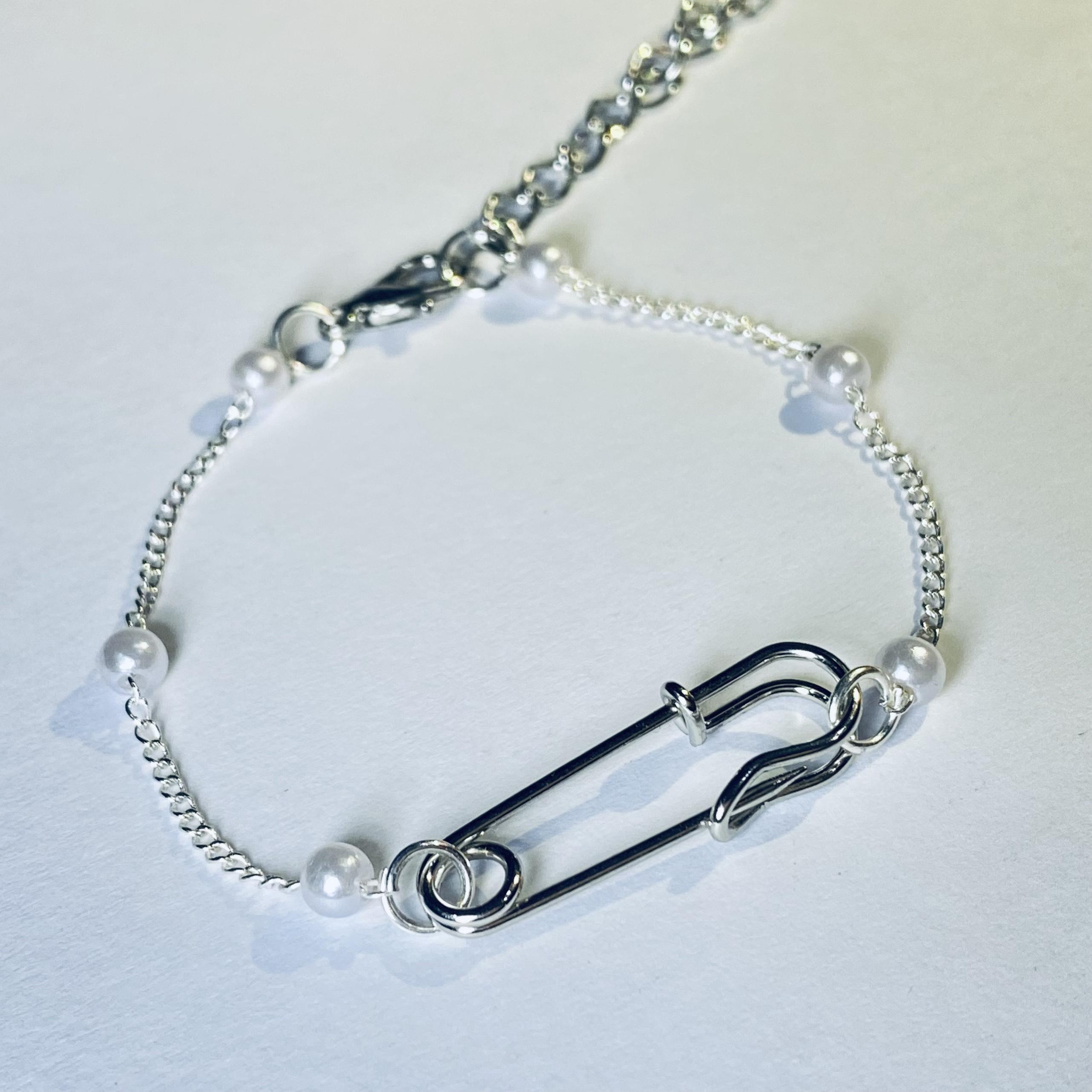 Vòng Tay Safety Pin Xinh Iu Mạ Bạc S925 Bền Màu - Vòng tay ghim băng