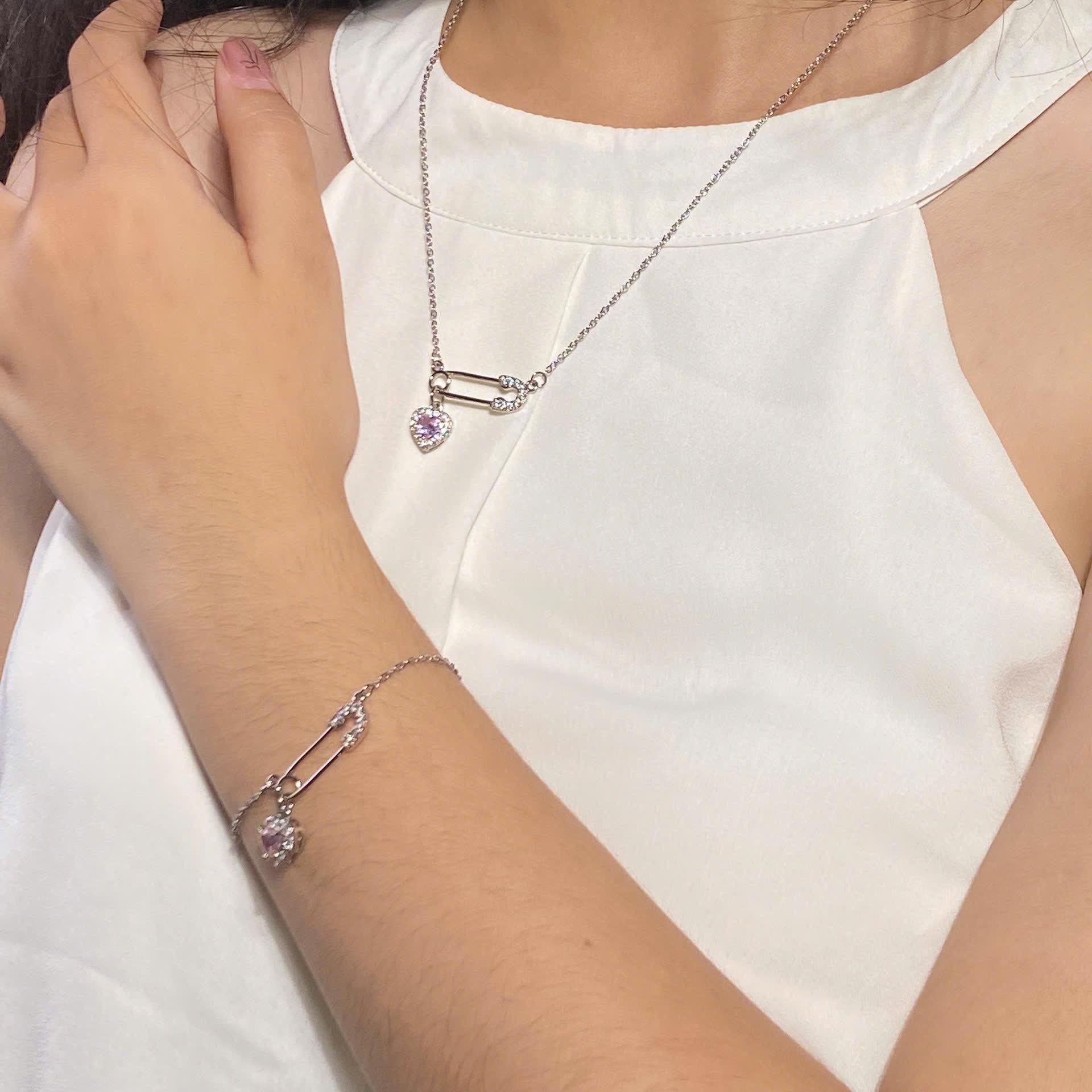 Vòng tay safety pin đính đá trái tim lấp lánh - Đọc mô tả