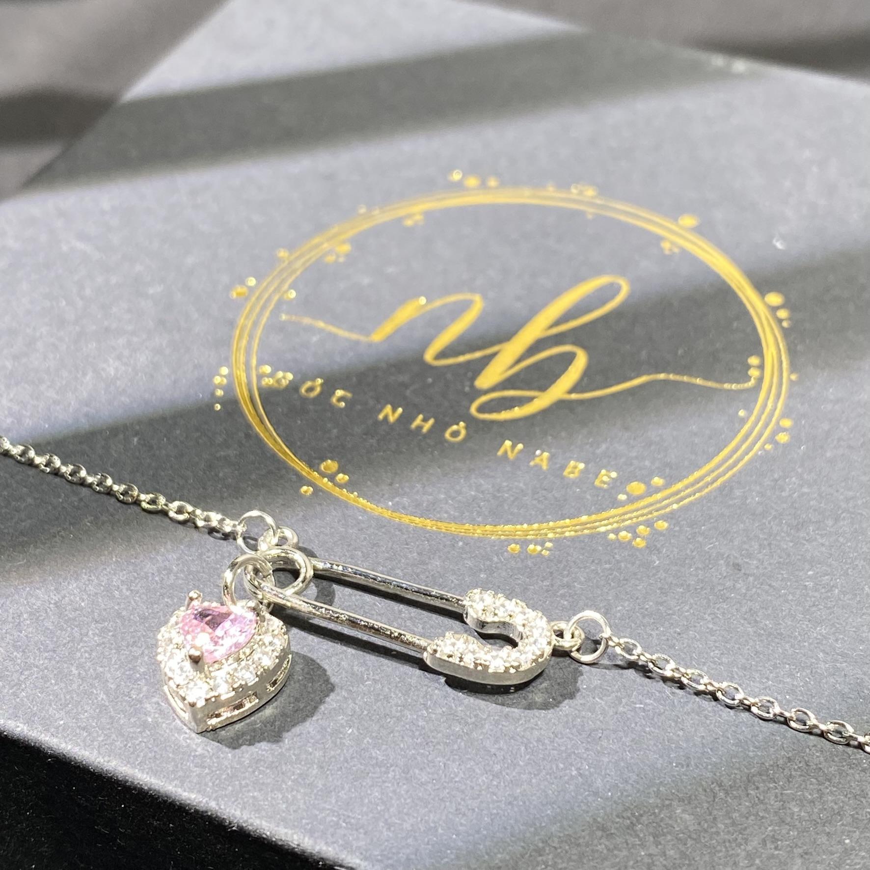 Vòng tay safety pin đính đá trái tim lấp lánh - Đọc mô tả