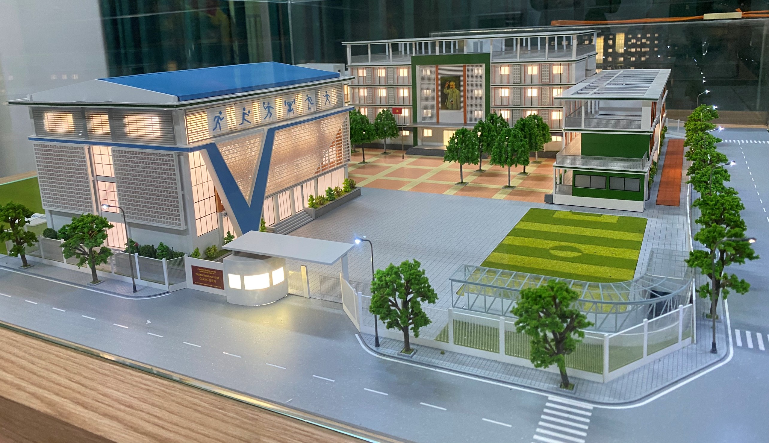 Sa bàn trường tiểu học Giang Biên - Long Biên