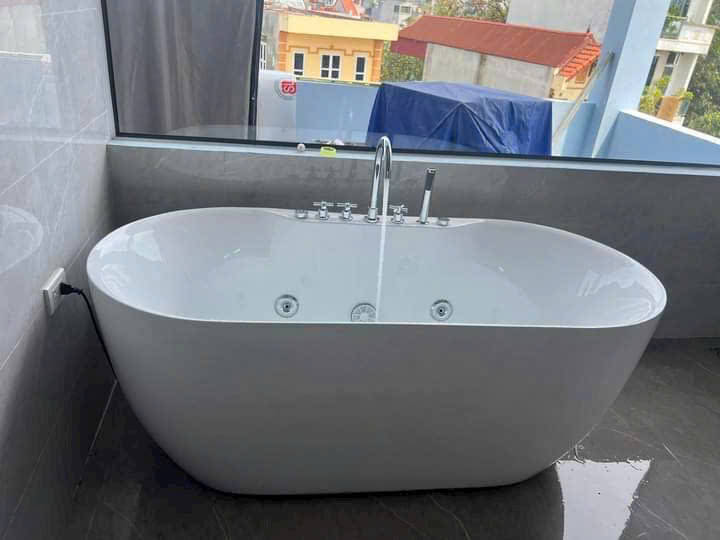 Bồn Tắm Ovan Viền Mỏng Gắn Sen Vòi MKT-17