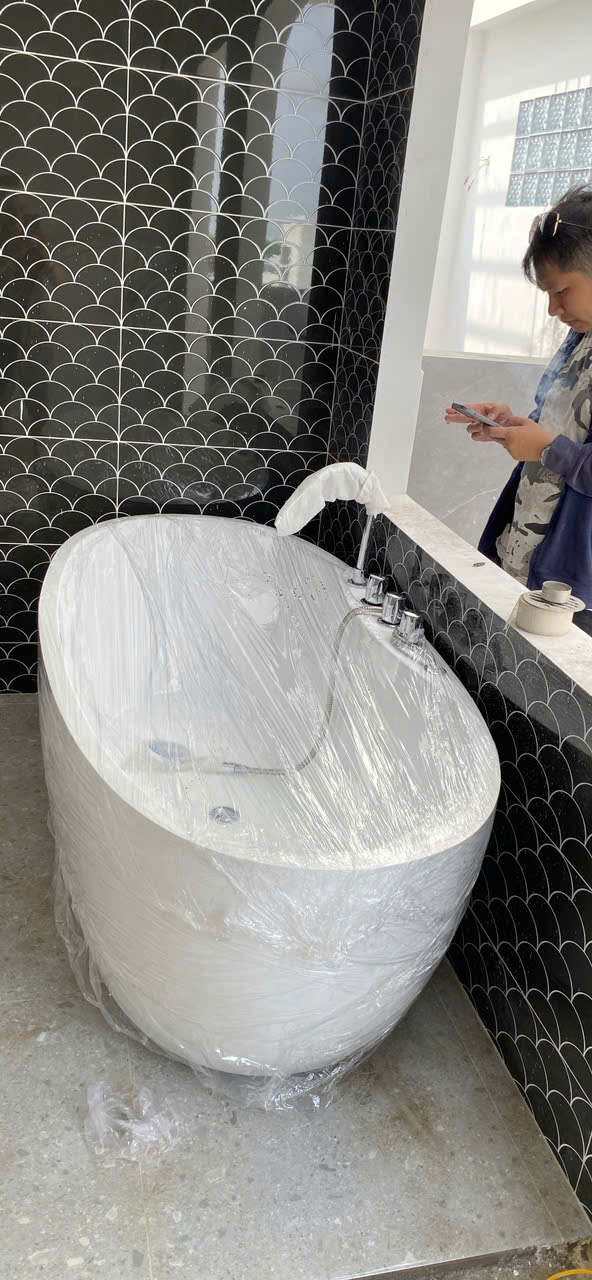 Bồn Tắm Oval Gắn Sen Vòi VKT-17