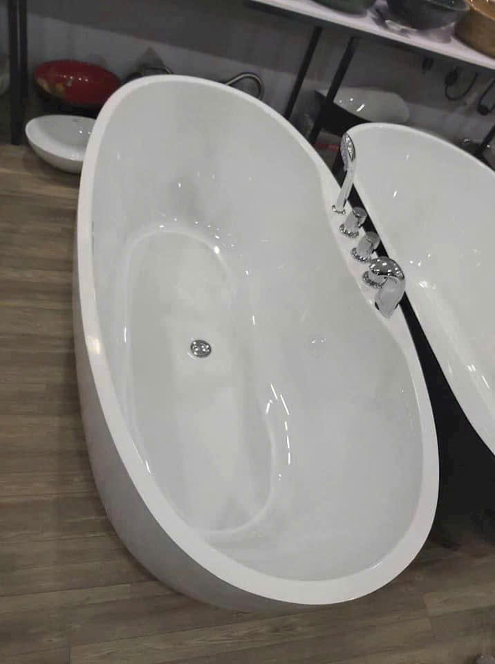 Bồn Tắm Oval Gắn Sen Vòi VKT-17