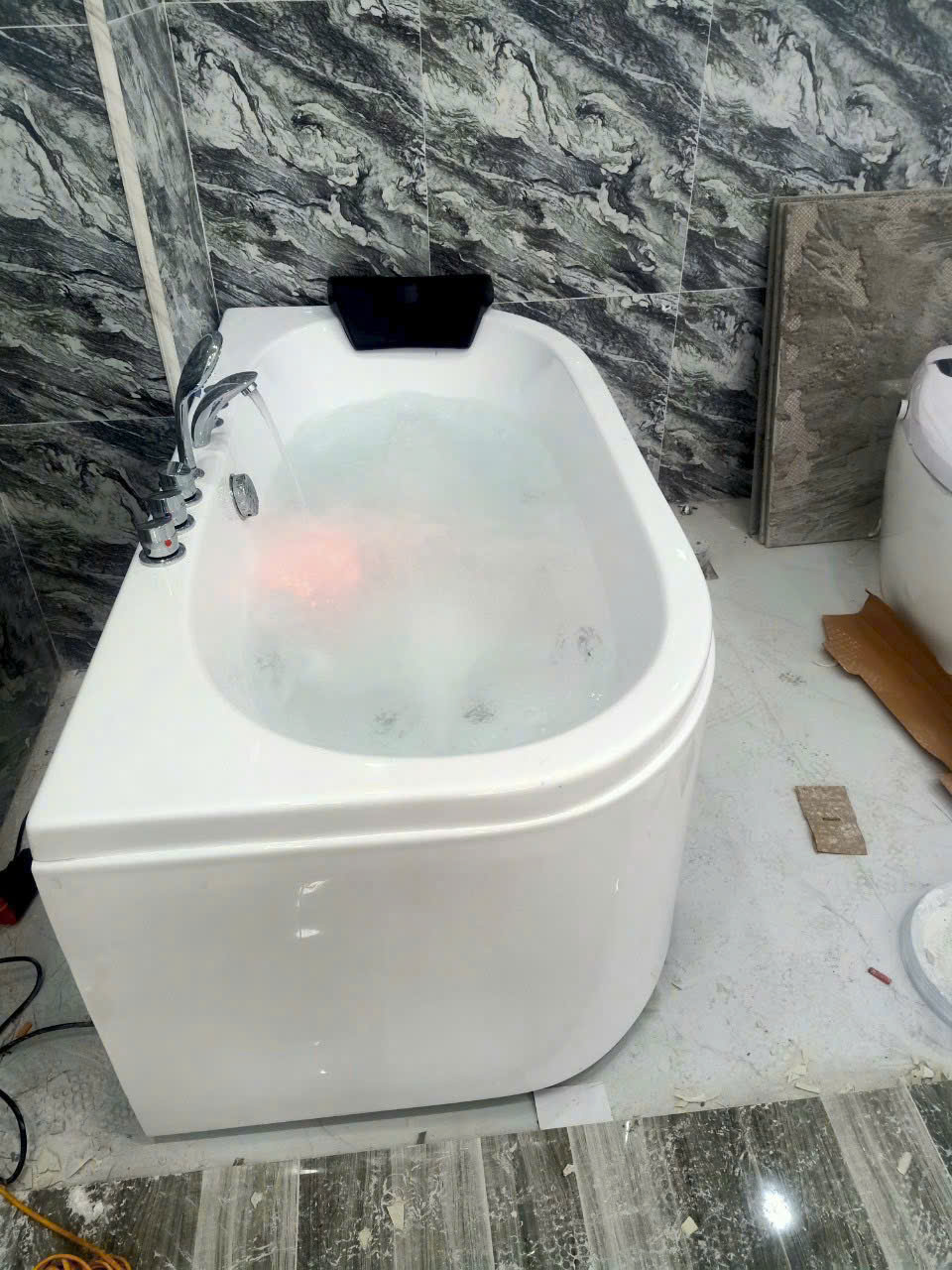 Bồn Tắm Chân Yếm Cong MKT-16