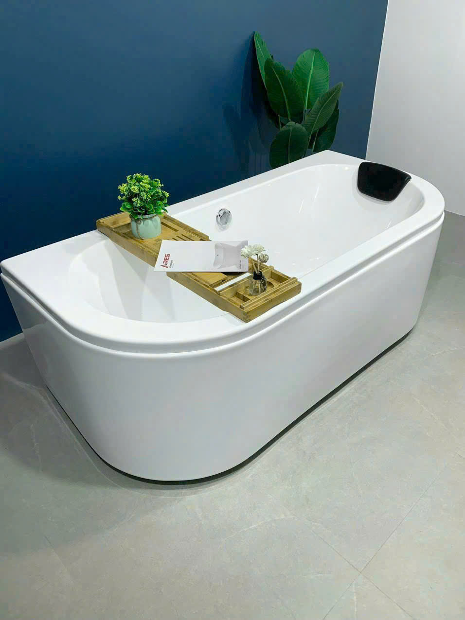 Bồn Tắm Chân Yếm Cong MKT-16