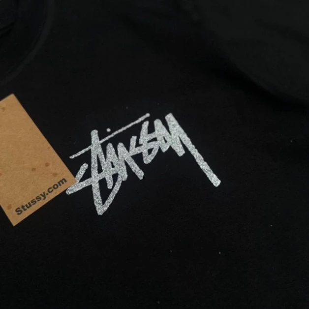Hoodies Stussy in Kim Tuyến