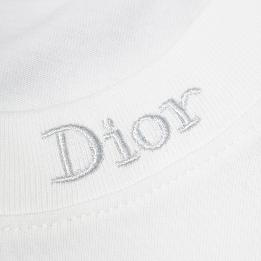 Áo Thun Dior Thêu Cổ Basic