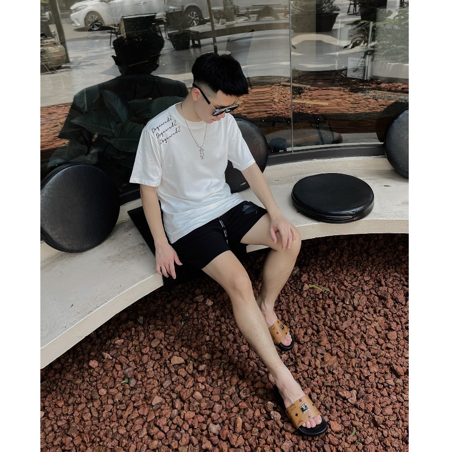 Áo Thun Dsquared2 Thêu Vai Phải