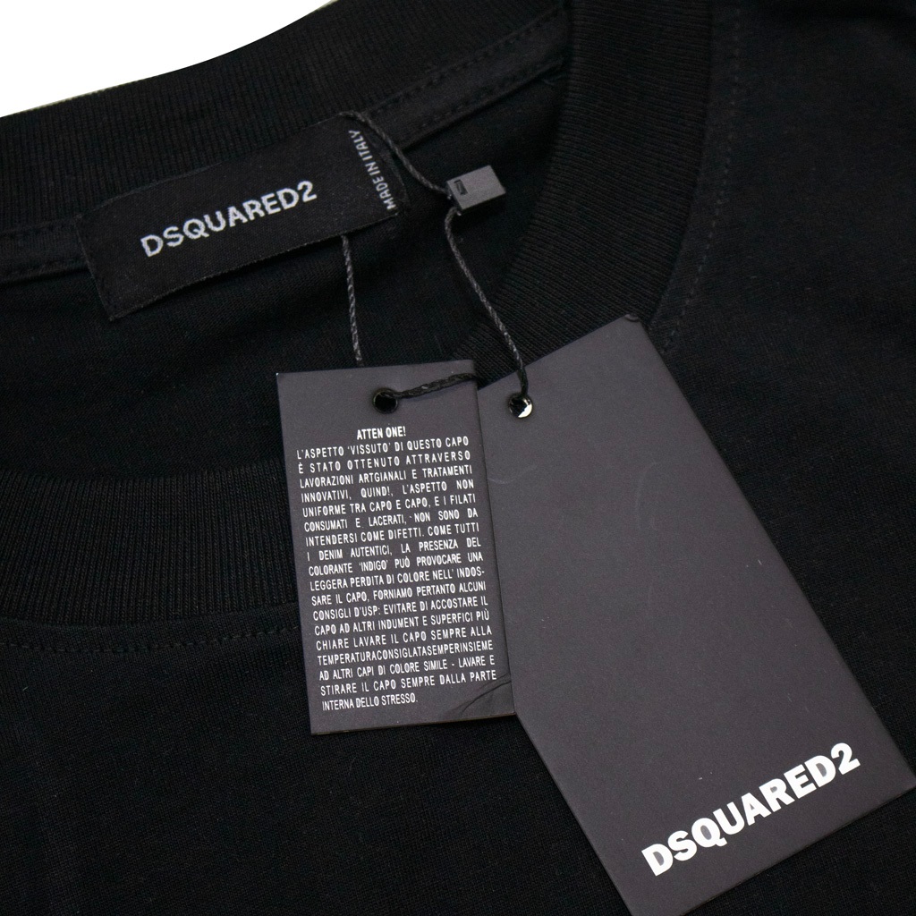 Áo Thun Dsquared2 Thêu Vai Phải