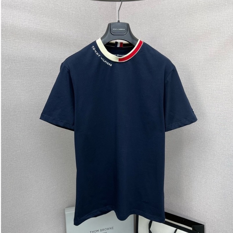 Áo Thun Tommy Viền Cổ Thêu Chữ