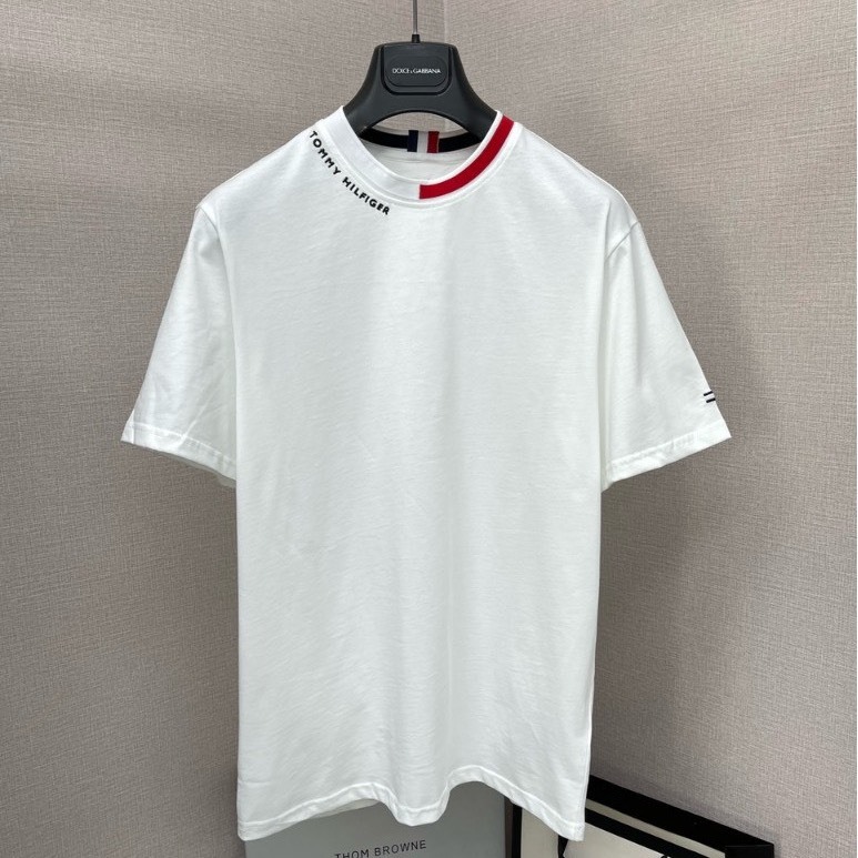Áo Thun Tommy Viền Cổ Thêu Chữ