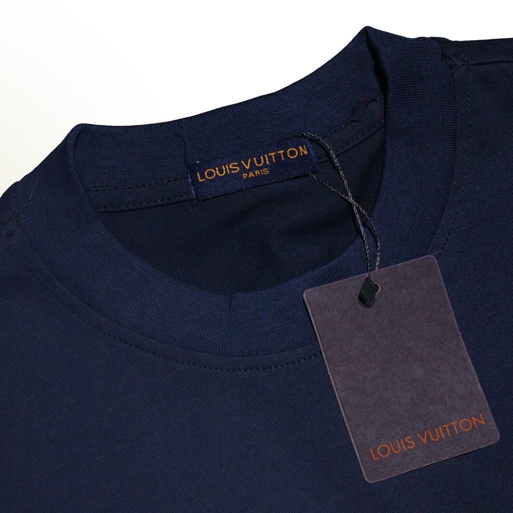 Áo Thun LV Louis Vuitton Thêu Chữ Vàng Xích Tay