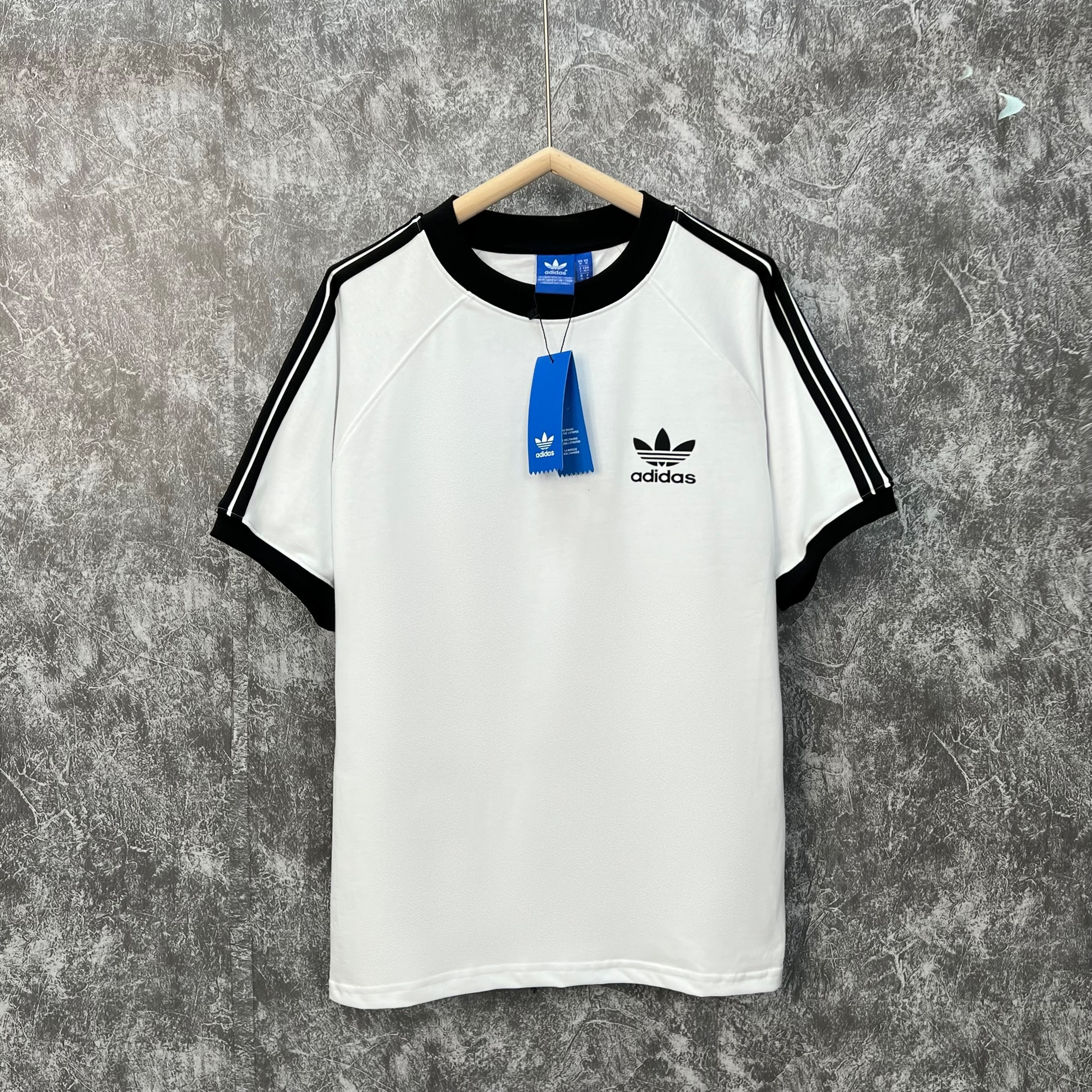 Áo thun Adidas Phối Viền Vai basic V2