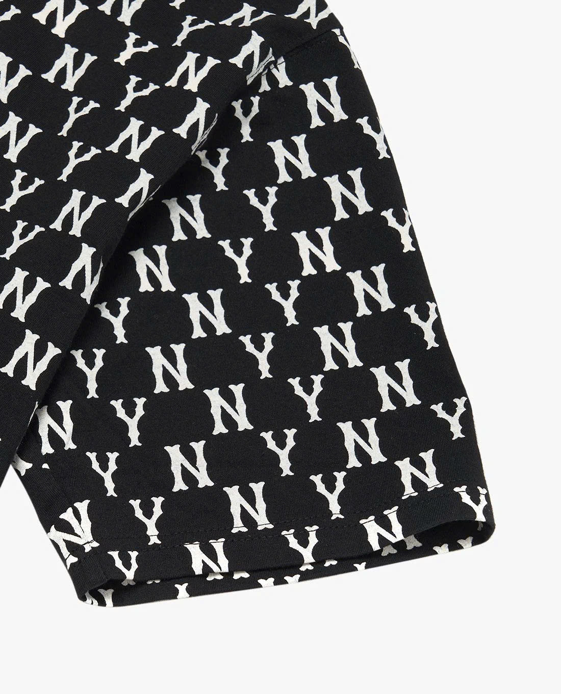 Áo thun MLB Monogram (Màu Đen)