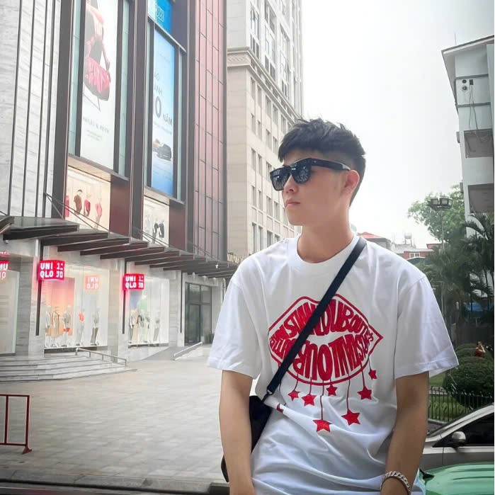 Áo thun Louboutin Môi V3