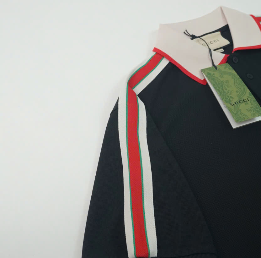 Polo GC Gucci Chữ Đỏ Cầu Vai