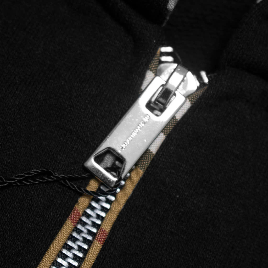Hoodie Burberry Vintage V2 Logo Kim loại ( Đen)