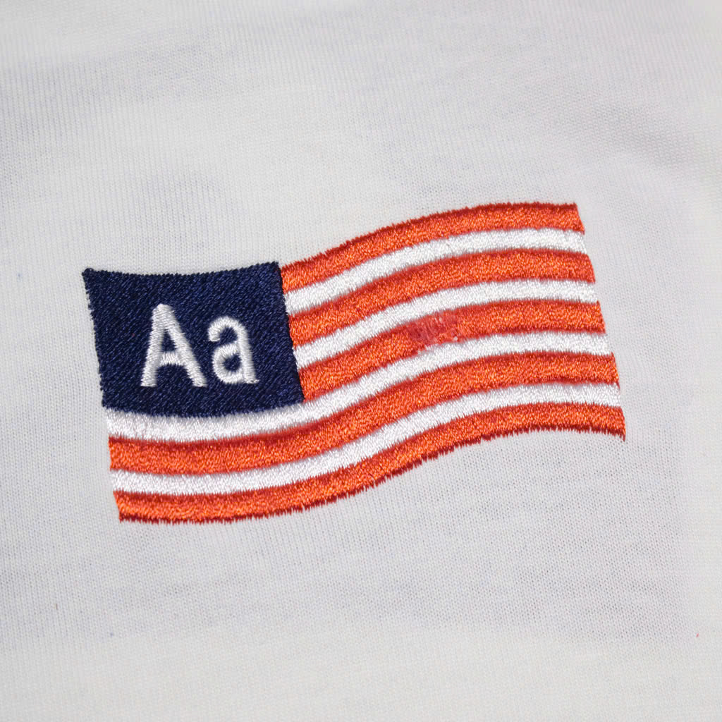 Áo Thun Aastu Thêu Xù Sau Lưng (Trắng)