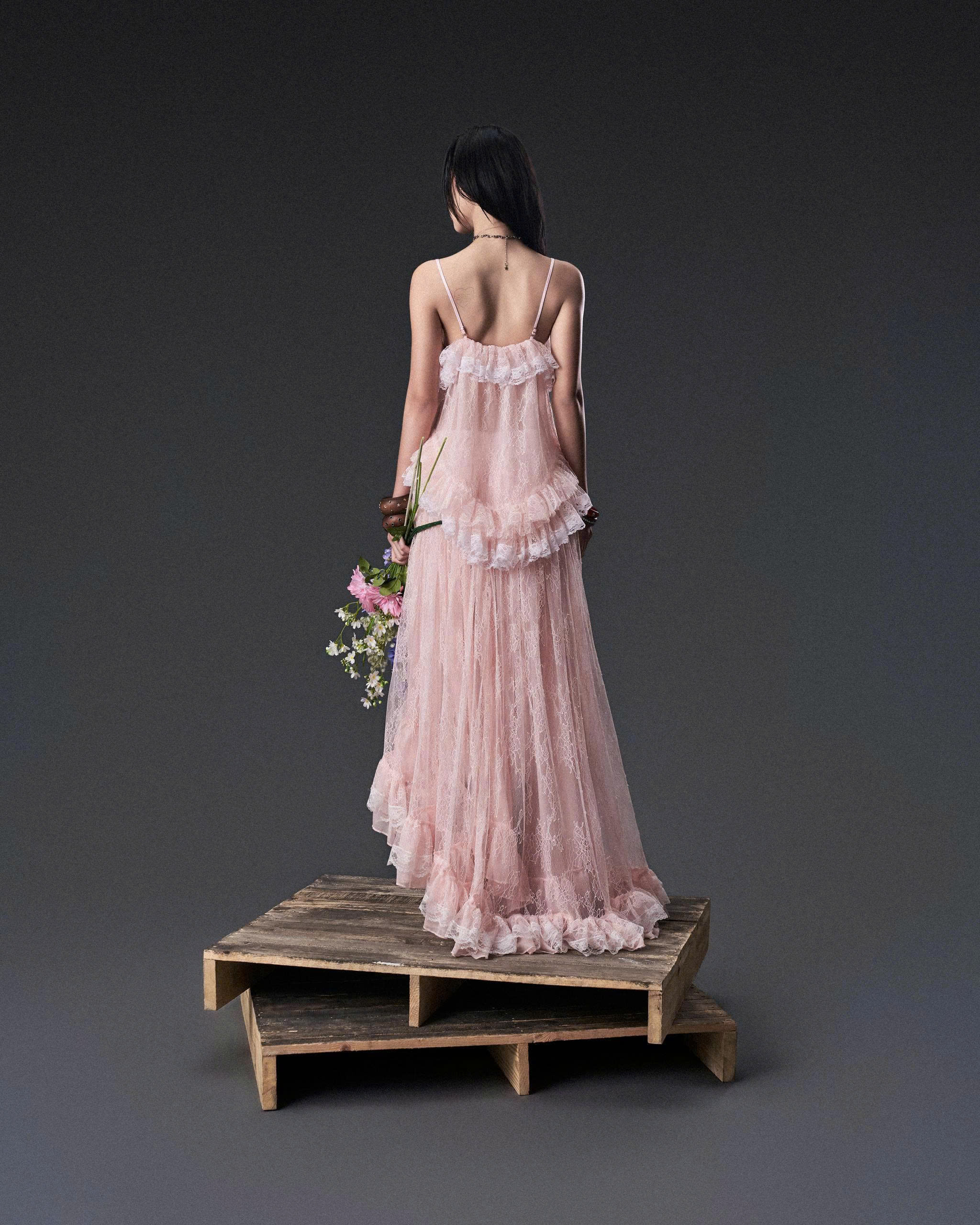 Chân váy dài xòe vạt bất đối xứng ren hồng phấn - Orchard Skirt