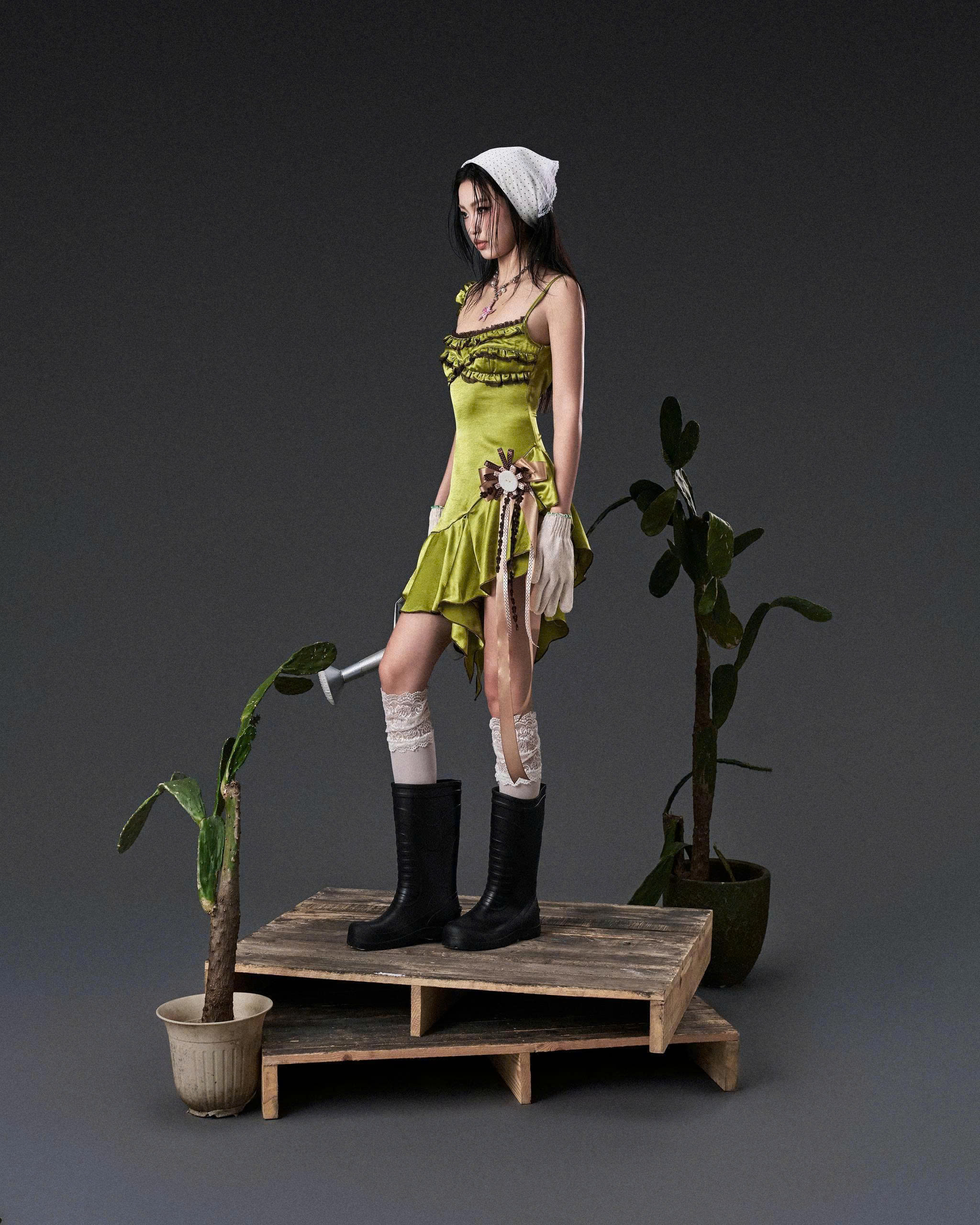 Đầm ngắn hai dây lụa Triều Dương phối bèo vạt xéo xanh lá mạ - Fern Dress