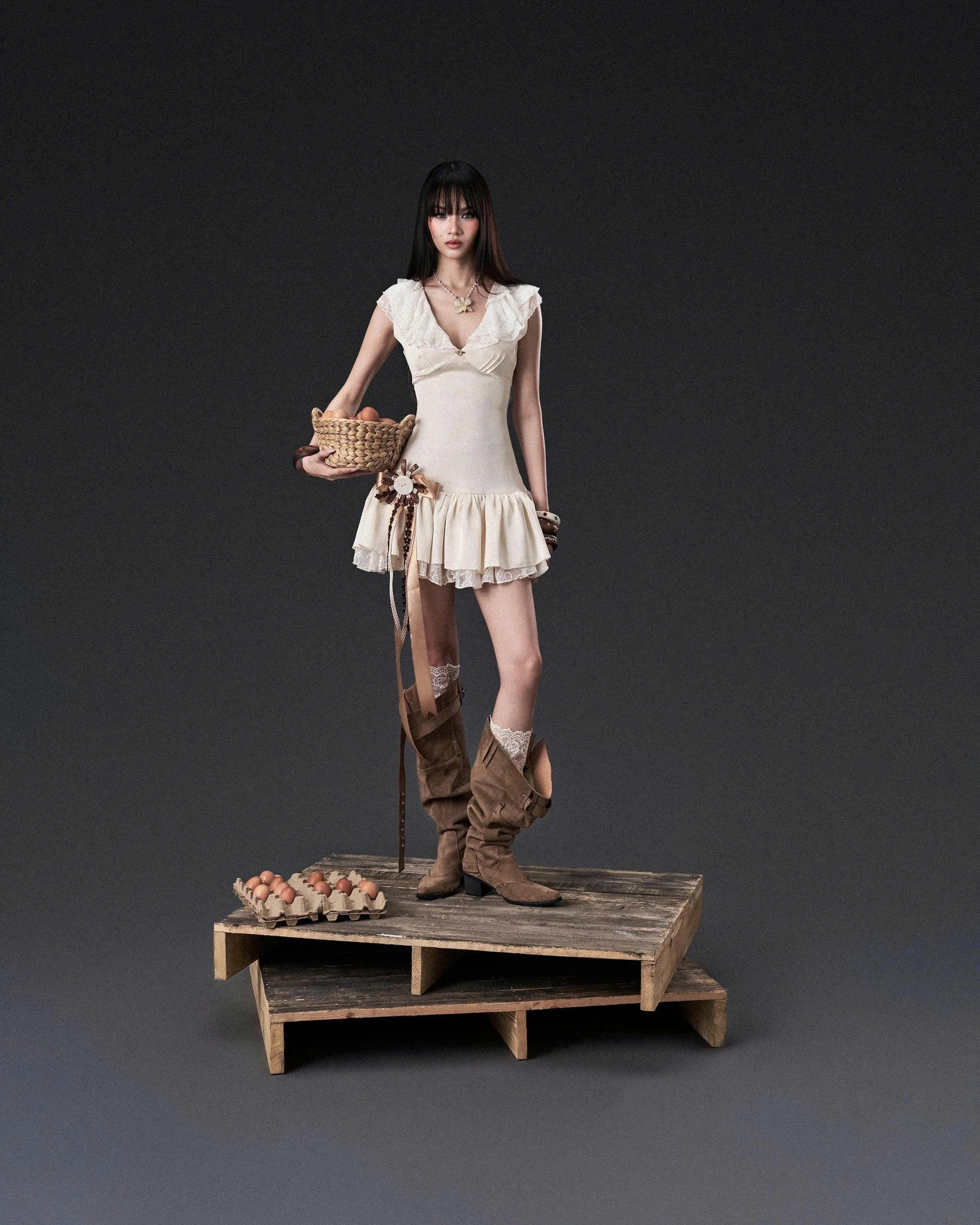 Đầm ngắn màu kem cổ V đuôi xòe layer 2 lớp - Eggshell Dress