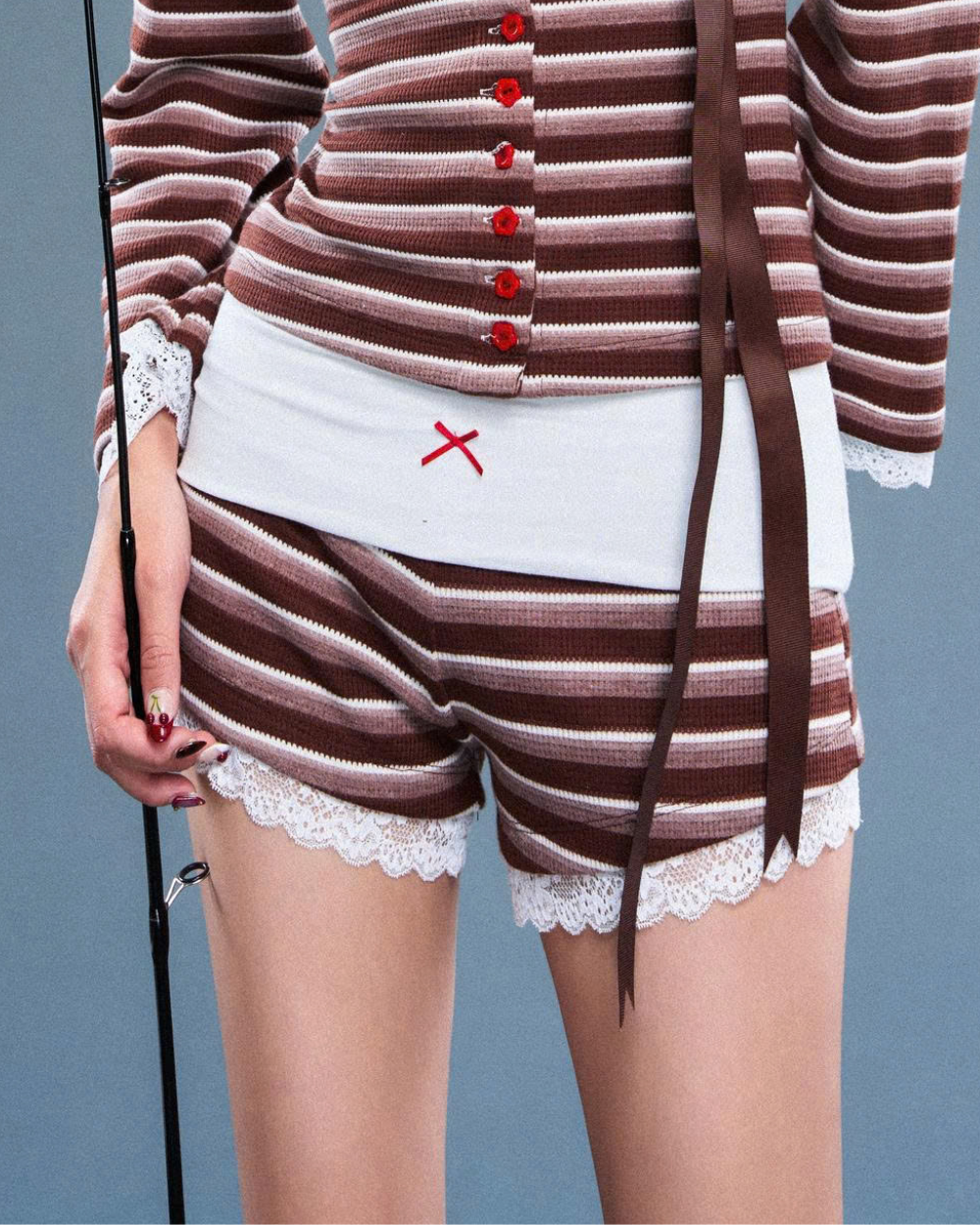 Quần thun ngắn sọc nâu phối ren - Chucky Shorts