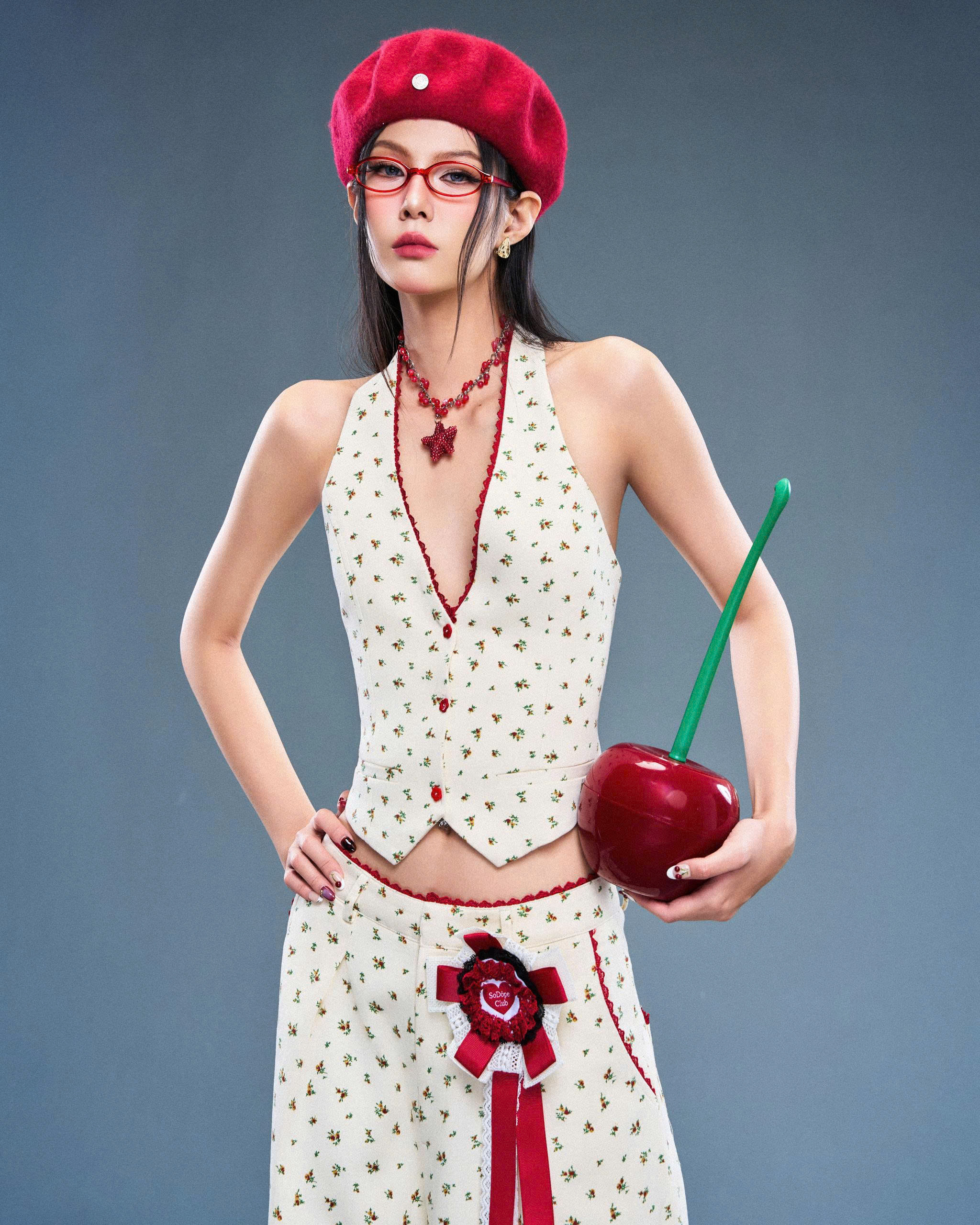 Charm hoa huy chương trắng đỏ - Mystery Charm Charm hoa huy chương trắng đỏ - Mystery Charm