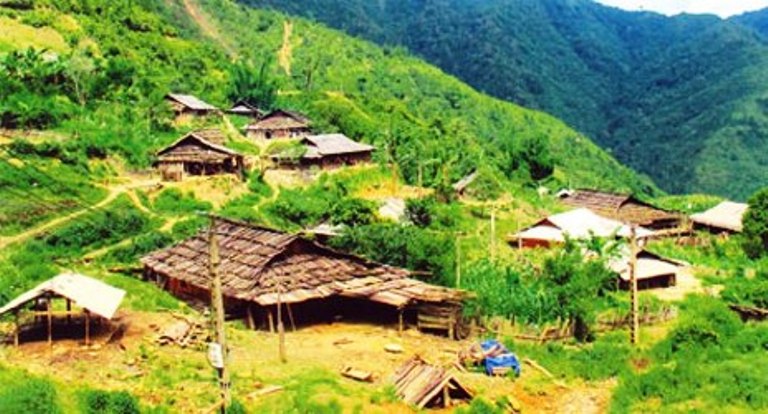 🏡 CÁC KIỂU CỬA TRUYỀN THỐNG CỦA YÊN BÁI – VẺ ĐẸP MỘC MẠC GIỮA NÚI RỪNG TÂY BẮC