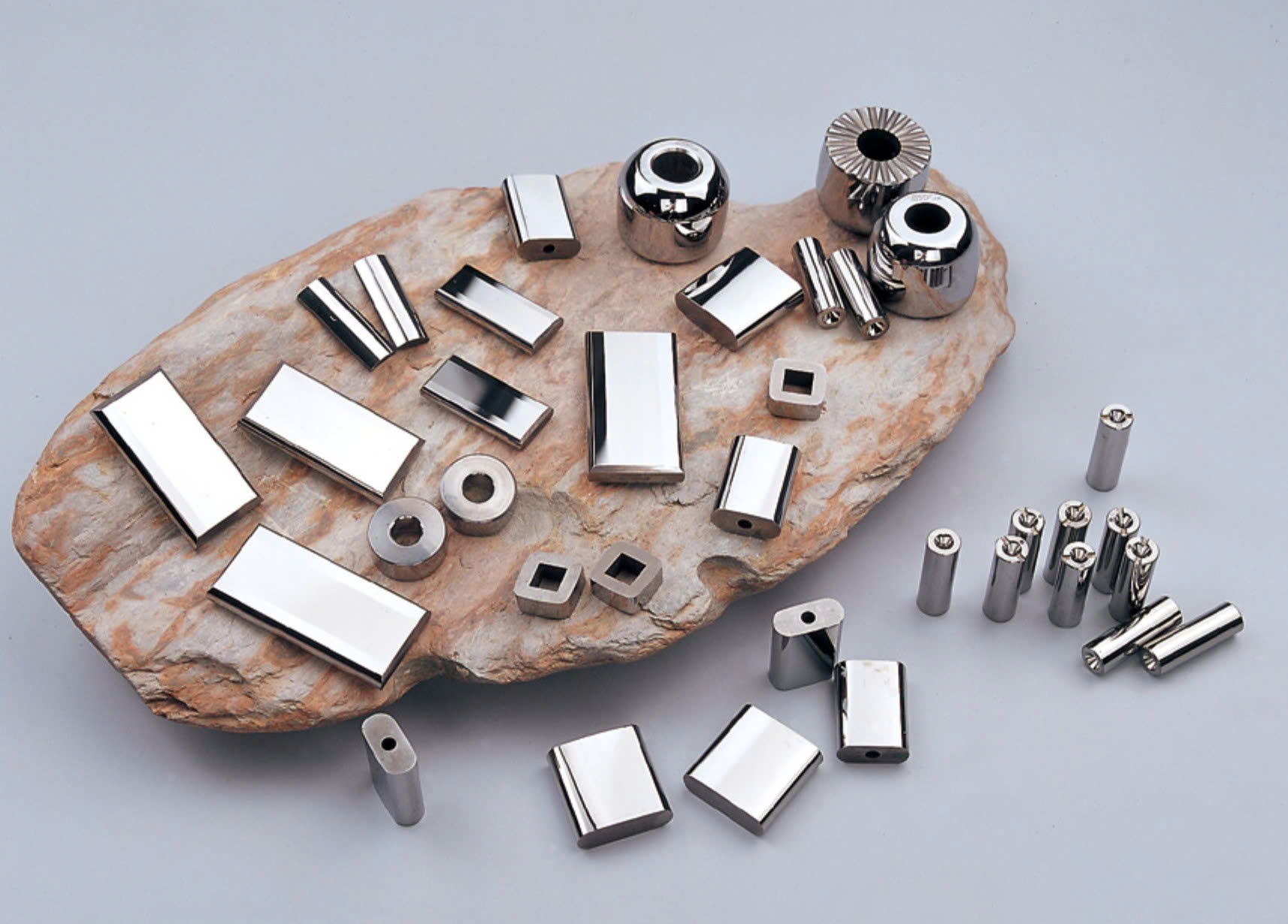 LỚP PHỦ TiCN (Titanium Carbonitride)