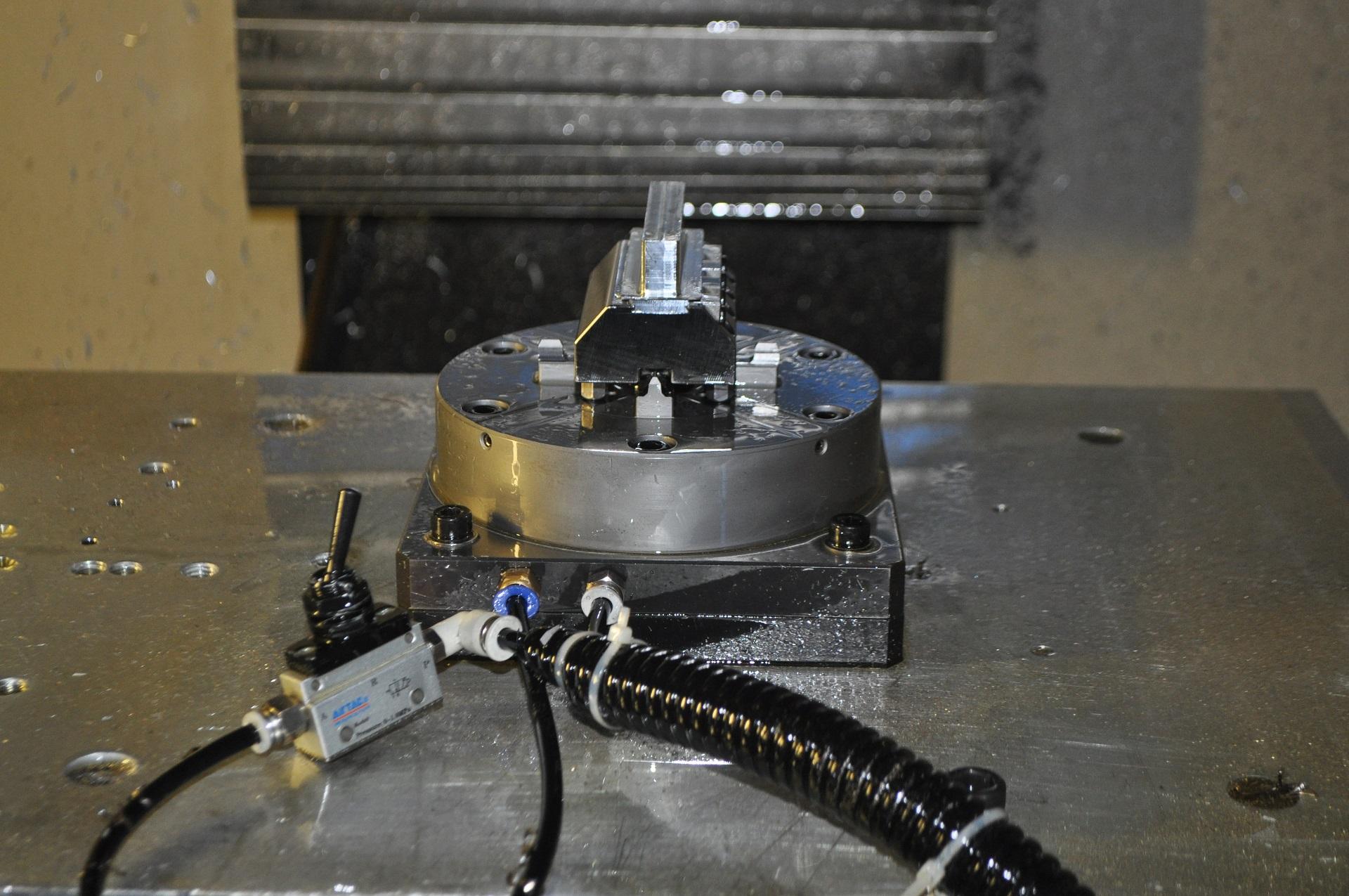 Đầu kẹp khí nén 150 A-ONE 3A-100050 kèm tấm đế | Power chuck 150