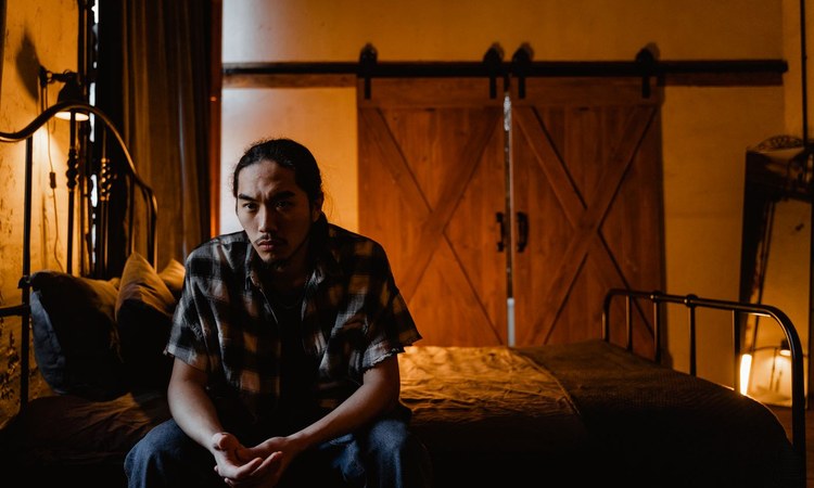Lo âu hiệu suất (performance anxiety) – vòng luẩn quẩn tâm lý gây RLCD