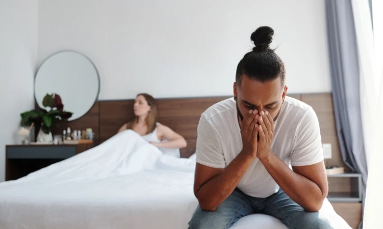 Rối loạn cương dương, xuất tinh sớm có thêm triệu chứng ra nhiều mồ hôi, hoạt động 1 chút là vã mồ hôi đầm đìa.